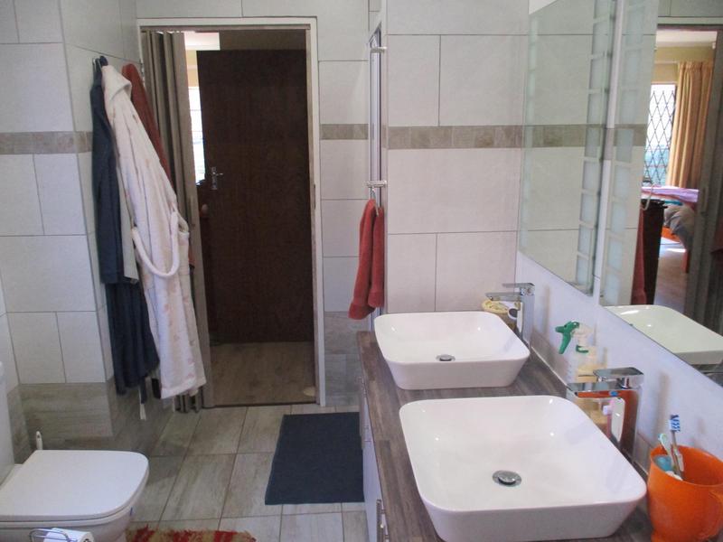 5 Bedroom Property for Sale in Heuwelsig Free State